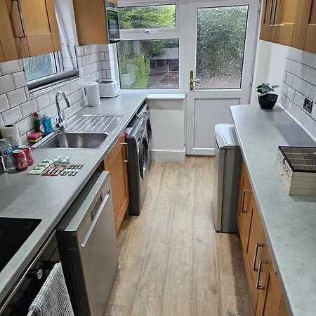 بيت للعطل Stylish 5-bed Retreat With Wifi - Near Uwe & Mod *
