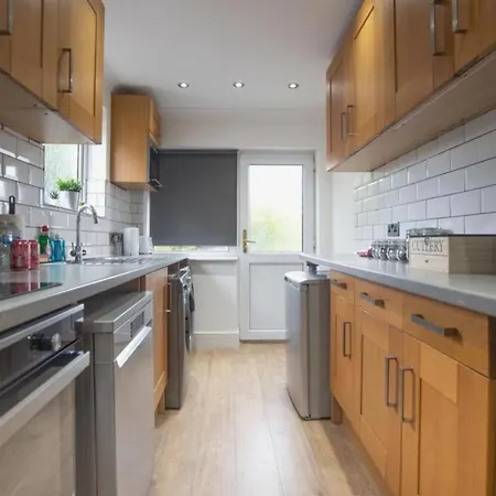Stylish 5-bed Retreat With Wifi - Near Uwe & Mod Holiday home Bristol
