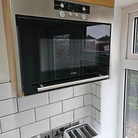 Semesterbostad Stylish 5-bed Retreat With Wifi - Near Uwe & Mod Bristol