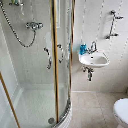 Stylish 5-bed Retreat With Wifi - Near Uwe & Mod *